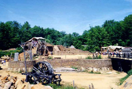 Guédelon juin 2004 - Le treuil à tambour
