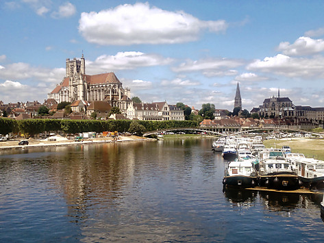 Auxerre vue de l'Yonne